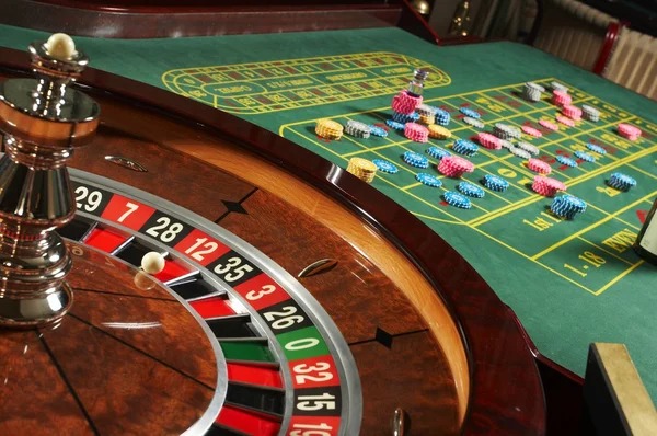 Treasures of Aztec payout table showing symbol values and free-spin trigger conditions